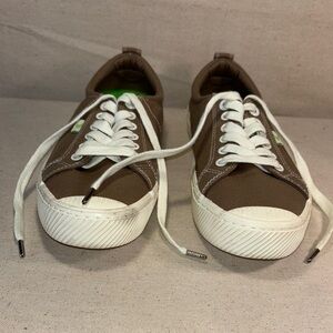 Cariuma Brown Canvas Sneakers with White Laces Size W 10/M 8.5